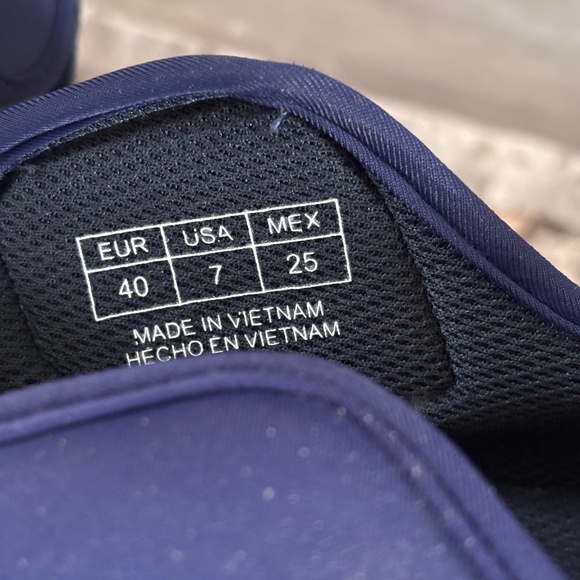 Gioseppo Women's SZ 7 Navy w/ White Sport Casual Happy Collection Velcro Top - Picture 16 of 16